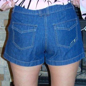 NEW YORK & COMPANY  BLUE JEAN SHORTS FLAP BACK POCKETS